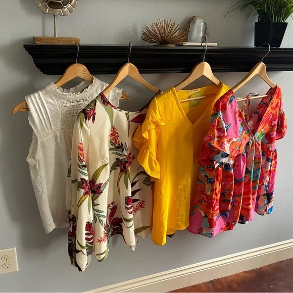 Lot of 4 boutique tops- Entro, FSL Apparel, Daytrip, Cable & Gage - Picture 1 of 10